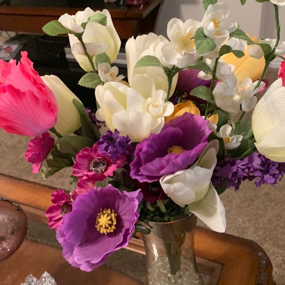 Ready for spring! vivid colored silk flowers - Picture 2 of 3